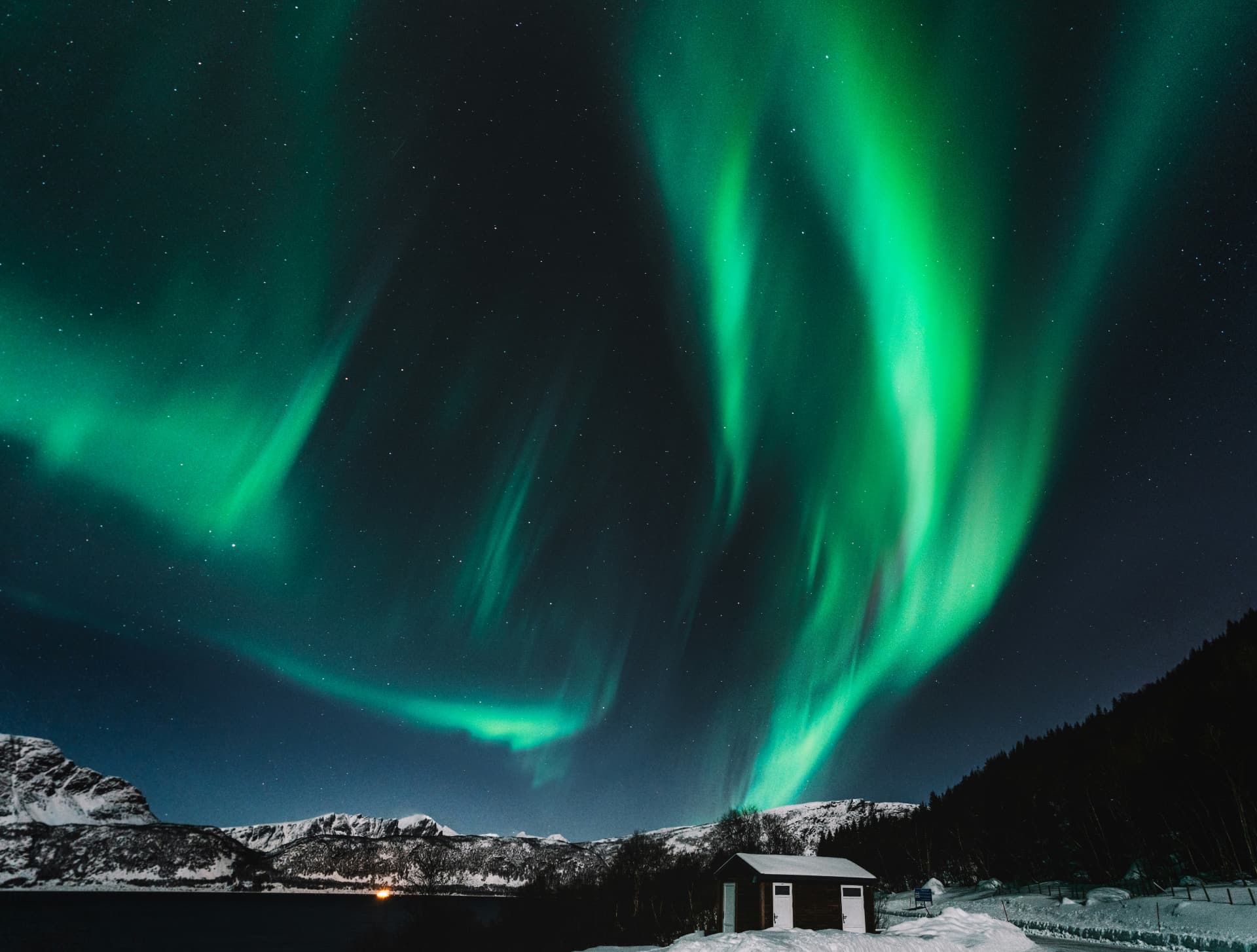 Chasing the Northern Lights: Best Places and Tips for Seeing the Aurora Borealis in Norway