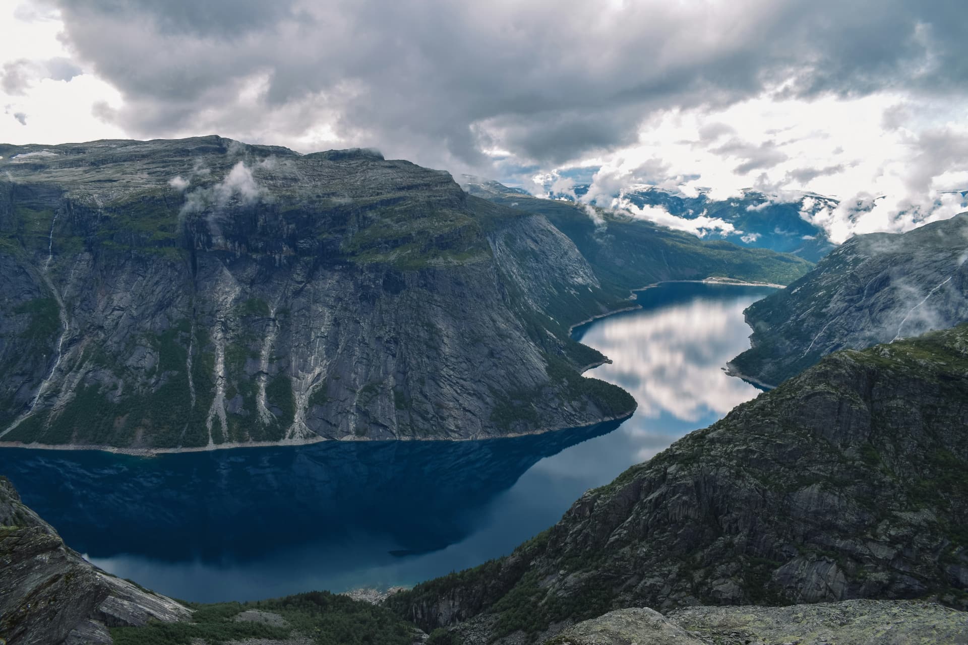 Exploring the Fjords: A Guide to Norway’s Stunning Fjord Landscapes